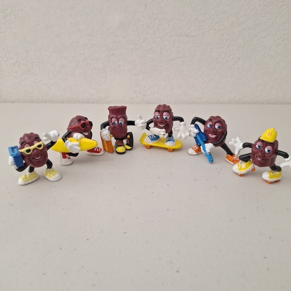 LOT 6 California Raisins SURF SKATEBOARD ROLLERSKATE BOOMBOX GUITAR Vtg 1988